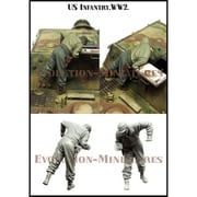 EM35189 WWIIアメリカ陸軍兵士 鹵獲戦車の内部を覗くGI [1/35スケール プラモデル]