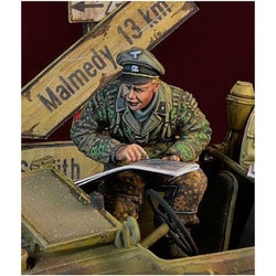 DD35156 WWII 独 武装SS シュビムワーゲンに乗るSS下士官 [1/35スケール レジン製ミリタリーフィギュア]