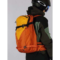 ヨドバシ.com - ピークパフォーマンス Peak Performance Vertical Ski Backpack L/XL G66793018  Orange Altitude ONEサイズ [スキー バックパック] 通販【全品無料配達】