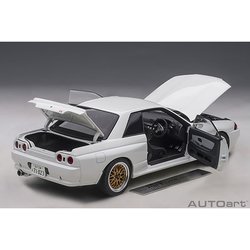AUTOart Nissan スカイライン GT-R R32 30周年記念 日産 スカイライン GT-R (R32) 『湾岸ミッドナイト』 零奈のGT-R