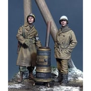 TBO35172 1/35 レジン製ミリタリーフィギュア WW.II 米陸軍 憲兵 ＆ 兵士w/薪ストーブ ｢アルデンヌ 1944年｣ [組立式プラスチックモデル]