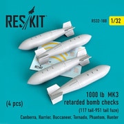 RSK32-0188 1/32 レジン製ディティールアップパーツ 英空軍 1000ポンド 遅延落下航空爆弾 （4個入り） [プラモデル用パーツ]