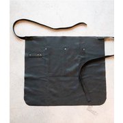 Gusta レザー調エプロンギャルソンタイプ ブラック