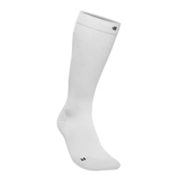 RUN ULTRA LIGHT COMPRESSION SOCKS メンズ ランニングウェア ソックス ホワイト Sサイズ（ふくらはぎ周径：31-36cm） サイズ44-46（靴のサイズ：28-29.5cm） 62111488