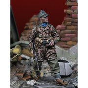 DMF35049 1/35 レジン製ミリタリーフィギュア WW II ドイツ武装親衛隊 降下猟兵 双眼鏡を持つ猟兵 [組立式プラスチックモデル]