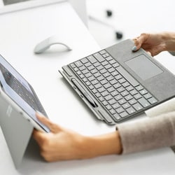 ヨドバシ.com - マイクロソフト Microsoft Surface Pro スリム ペン2付き Signature キーボード 日本語配列  ブラック（Surface Pro 9, Surface Pro 8, Surface Pro X 対応） 8X6-00019 通販【全品無料配達】