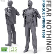 TR53002 1/35 ミリタリーフィギュア 何も恐れない男 プラハの春 1968 [組立式プラスチックモデル]