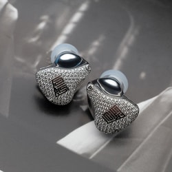 Heartfield 鹿　有線イヤホン　IEM HeartField 鹿 – e☆イヤホン