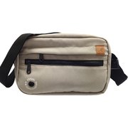 250-3056 ベージュ [KANGOL（カンゴール） ショルダーバック Garside 軽量 多機能 レザータグ アイレット ヨコ型]