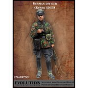 EM-35230 1/35 ドイツ武装SS将校 煙草休憩を取る指揮官 クルスク1943 [組立式プラスチックモデル]