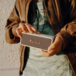 Marshall Emberton II スマートスピーカー クリーム Marshall Emberton II Portable Bluetooth Speaker, Cream