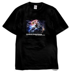 新幹線変形ロボ シンカリオン N700A 黒 Mサイズ デジラマTシャツ [キャラクターグッズ]