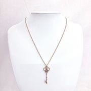 Q5248 [minacute 秘密の鍵 ネックレス]