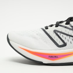 新品　NB ニューバランス　FuelCell Rebel v3 白　24cm New Balance ニューバランス FuelCell Rebel v3(ホワイト
