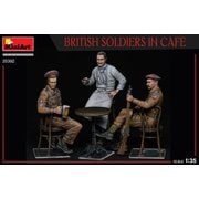MA35392 1/35 カフェのイギリス兵 フィギュア3体入 [1/35スケール プラモデル]
