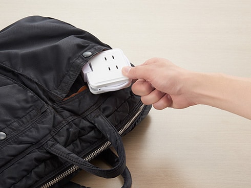 ヨドバシ.com - ヤザワ Yazawa 巻取りモバイルタップ 3個口 0.6m ヨドバシ.com - ヤザワ Yazawa 巻取りモバイルタップ 3個口 0.6m