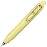 ゲルインクボールペン uni-ball one（ユニボール ワン） P 0.5mm ノック式 スタビライザー機構搭載 ころんと可愛い インク色：黒 本体色：バナナ UMNSP05.28