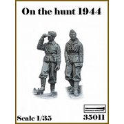 AR35011 1/35 WWII ドイツ 偵察中#4 立像セット（2体入） [組立式プラスチックモデル]