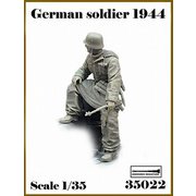 AR35022 1/35 WWII ドイツ軍兵士1944#1（1体入） [組立式プラスチックモデル]