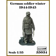 AR35034 1/35 WWII ドイツ 冬季装備の兵士1944-1945#1 地雷を持つ兵士（1体入） [組立式プラスチックモデル]
