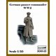 AR35041 1/35 WWII ドイツ 大戦初期の戦車兵#2 双眼鏡を持つ戦車指揮官（1体入） [組立式プラスチックモデル]