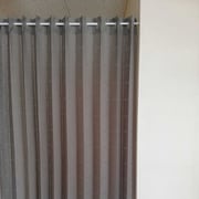 間仕切り カーテン 150×220cm パタッとたためるカーテン 防炎加工 キカ柄 グレー