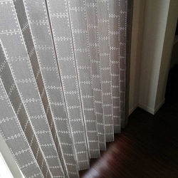 間仕切り カーテン 150×220cm パタッとたためるカーテン 防炎加工 ドット柄 グレー