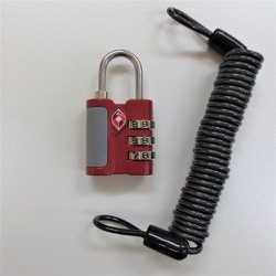 UG-016 レッド [TSA3連ダイヤル南京錠とスパイラルワイヤー1.2mの防犯セット]