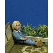 DD35215 1/35 WWII オランダ人の少女 1930～40年代 [組立式プラスチックモデル]