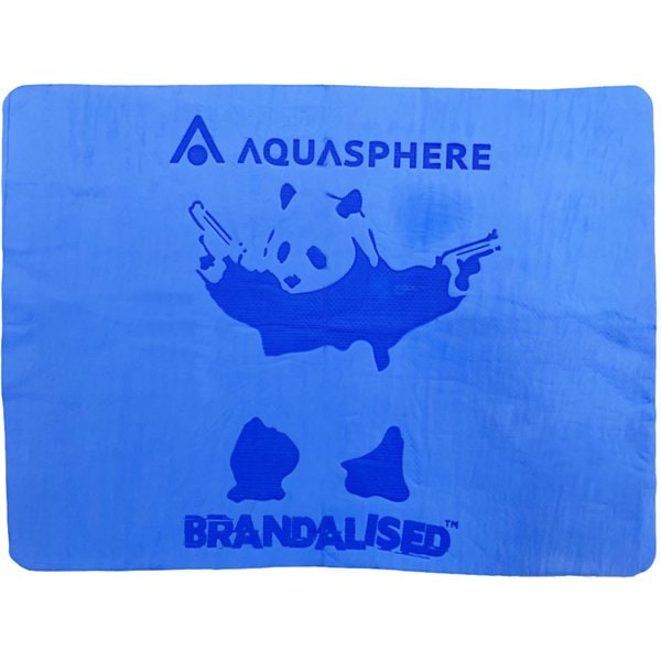 AquaSphereドライタオル バンクシーズ グラフィティ パンダガンズ DRY TOWEL BANKSY’S GRAFFITI Panda Guns 231111 BLUE [スイミング アクセサリ]Ω