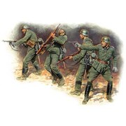 MB35022 1/35 独・国防軍歩兵4体 41-42年 東部戦線 No.1 [組立式プラスチックモデル]