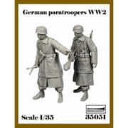 AR35051 1/35 WWII ドイツ 降下猟兵セット 2体入 [組立式プラスチックモデル]