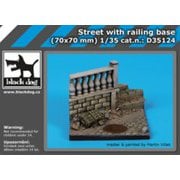 HAUD35124 1/35 欄干付き道路 ベース [プラモデル用品]