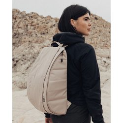 北欧　新品DBディービー サイドアクセスバックパック 15L beige ヨドバシ.com - ディービー Db ハガー ベース バックパック 15L