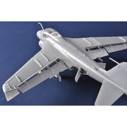 ヨドバシ.com - トランペッター 01640 1/72 A-6A イントルーダー [組立