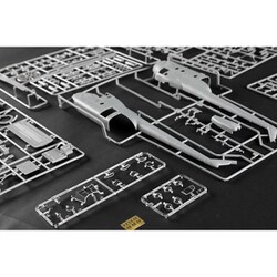 プラモデル　1/48 Mi-4V ハウンド [05818] ヨドバシ.com - トランペッター 05818 1/48 Mi-4V ハウンド