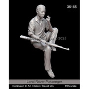Man35165 マンティスミニチュア 1/35 現用 ランドローバーの助手席に座るアフリカ民兵 （AKインタラクティブ/イタレリ/ドイツレベル用） [組立式プラスチックモデル]