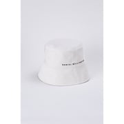 DW02300004 [ロゴバケットハット Beige Freeサイズ]