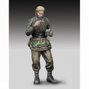 RM989 1/72 WWII ドイツ武装SS 食事を取る擲弾兵 [1/72スケール プラモデル]