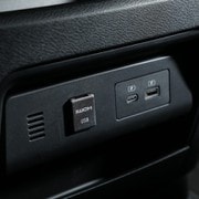 KTX-Y630-SE-28 [セレナ（C28系）専用ビルトインUSB/HDMI用パネル]