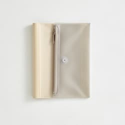 isshoni.ケース付ノートカバーPVC A6 Rベージュ N1992
