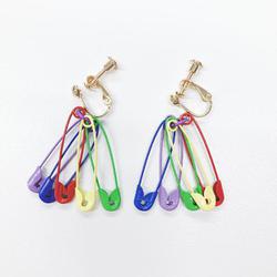 Q8065 minacute（ミナキュート） イヤリング カラフル安全ピン [キャラクターグッズ]