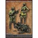 EM-35243 1/35 WWII 露/ソ StG44を検分するソビエト赤軍歩兵と倒れたドイツ兵 3体入 [組立式プラスチックモデル]
