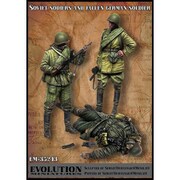 EM-35243 1/35 WWII 露/ソ StG44を検分するソビエト赤軍歩兵と倒れたドイツ兵 3体入 [組立式プラスチックモデル]