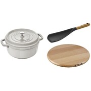 STAUB 50thアニバーサリーセット（ピコ・ココット ラウンド 22cm カンパーニュ/マグネットトリベットRD 23cm/マルチスプーン） IH対応 生涯保証・国内正規販売品 Z1031-971