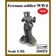 AR35072 1/35 WWII ドイツ パンツァーファウストを持つ冬季装備の兵士 [組立式プラスチックモデル]
