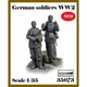 AR35073 1/35 WWII ドイツ 冬季装備の兵士セット 2体入 [組立式プラスチックモデル]