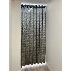 ぱたぱたアコーディオンカーテン アラベスク柄 幅150cm×丈200cm ダークブラウン 日本製 30052