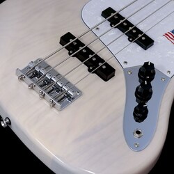 エレキベース ホワイト LEGEND LPB-Z M White ベース 初心者12点セット 【充電式