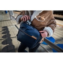 ピークデザイン　エブリデイスリング　6L ミッドナイト Amazon | 【国内正規品】PeakDesign ピークデザイン エブリデイ